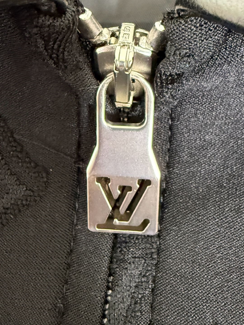 l0vis Vvtt0n outwear